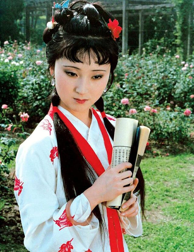 一颦一蹙(一颦一蹙和一颦一笑) 一颦一蹙(一颦一蹙和一颦一笑)