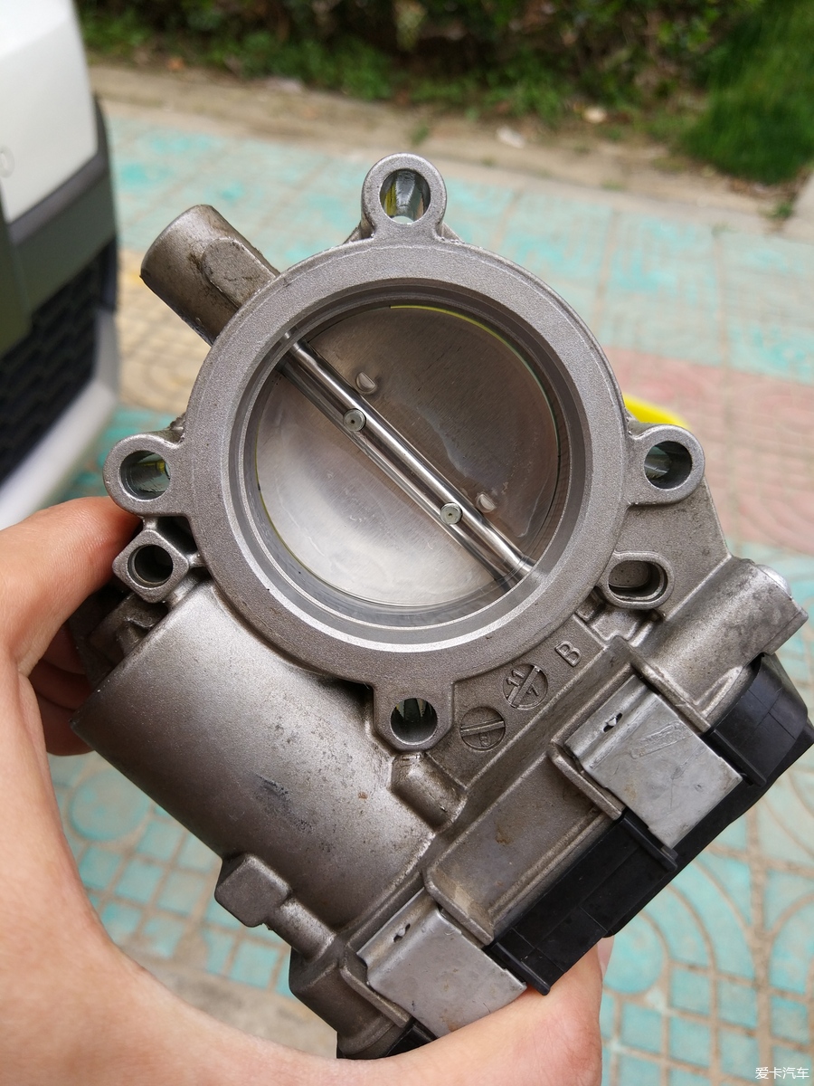 节气门清洗费用(节气门积碳清洗多少钱)