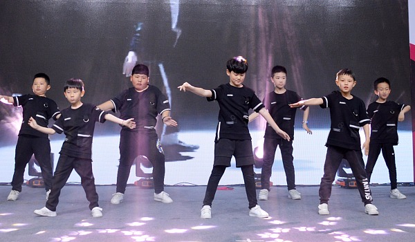 学街舞(学街舞的最佳年龄) 学街舞(学街舞的最佳年龄)