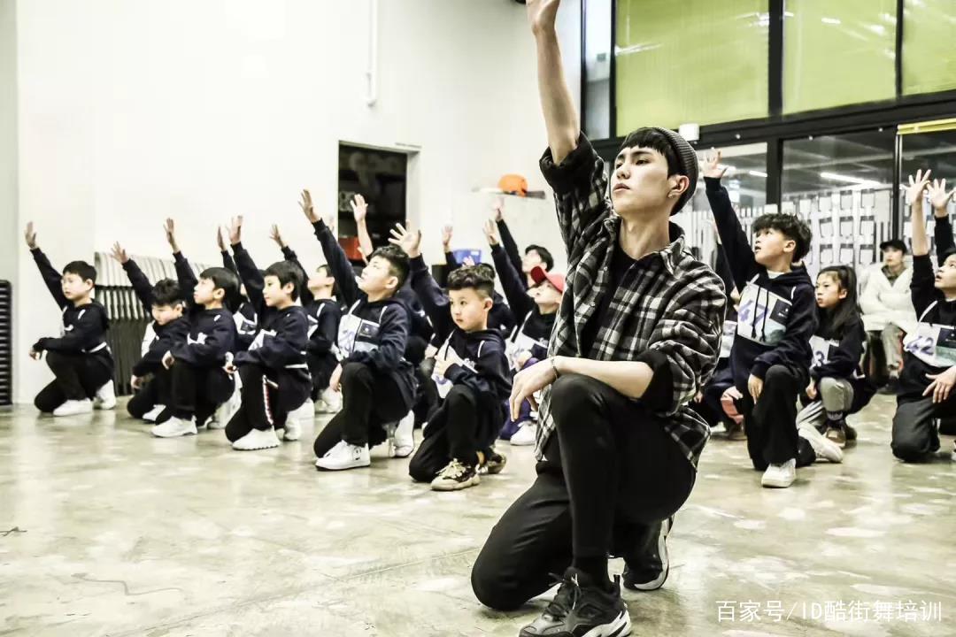 学街舞(学街舞的最佳年龄) 学街舞(学街舞的最佳年龄)