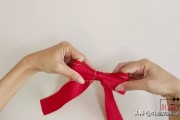 蝴蝶结怎么系(蝴蝶结怎么系好看又简单慢动作)